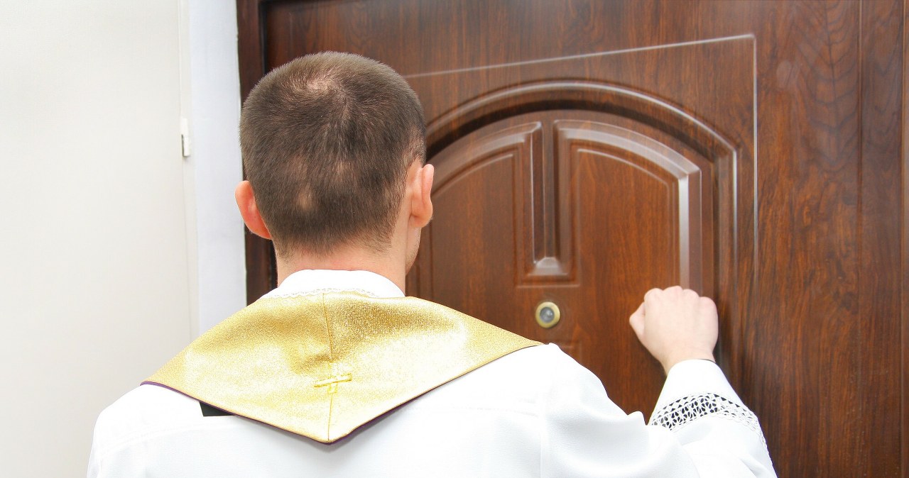 Tradycyjna kolęda odejdzie do lamusa? Polacy chcą zmian w wizytach księży