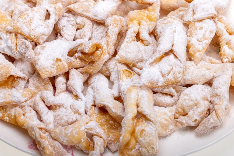 Ten babciny przepis na faworki jest hitem. Będą idealnie kruche