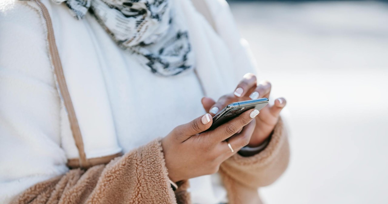 Aplikacje na ferie zimowe. Te apki musisz mieć