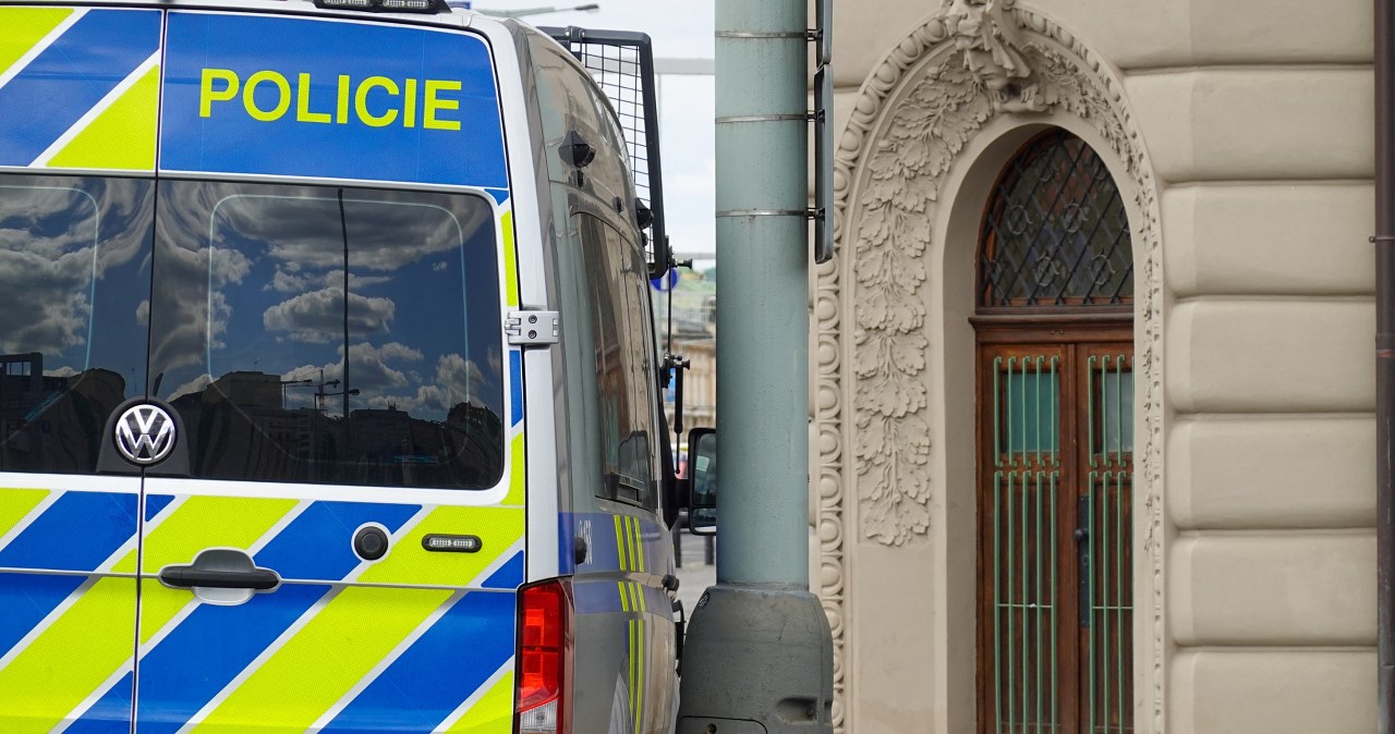 Wtargnął do ratusza, rozpętał strzelaninę. Tragedia w Czechach