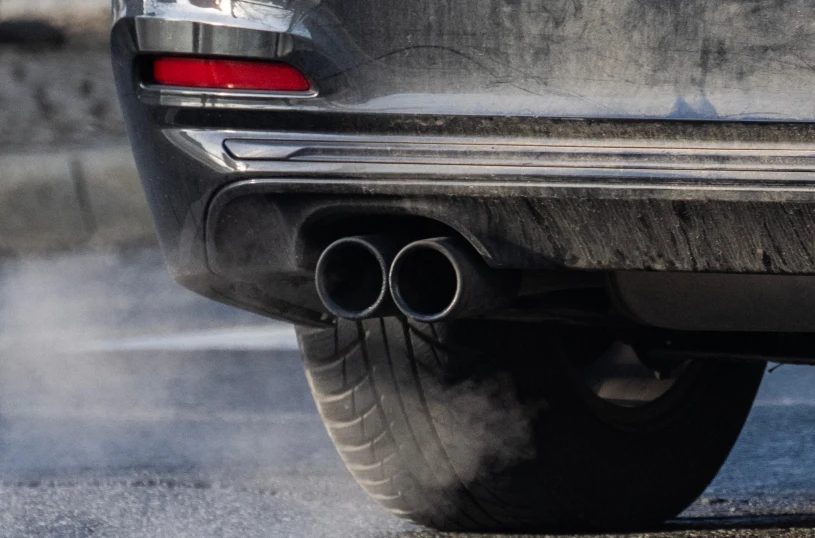 Benzyna wraca do łask. Koniec wsparcia dla aut elektrycznych