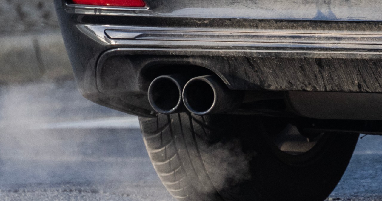 Benzyna wraca do łask. USA ogranicza wsparcie dla samochodów elektrycznych