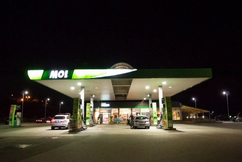 Węgrzy kupują naftową spółkę. Większość udziałów należy do rosyjskich firm