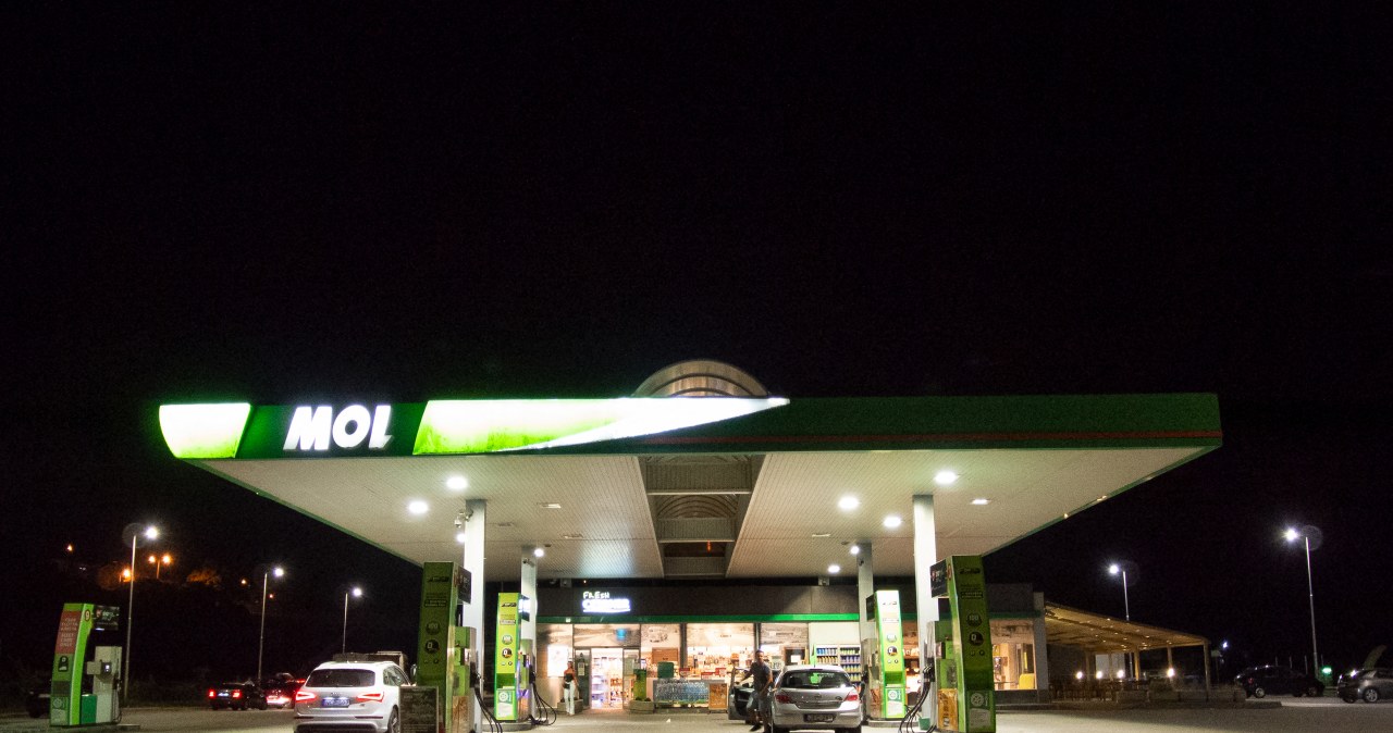 Węgrzy kupują naftową spółkę. Większość udziałów należy do rosyjskich firm