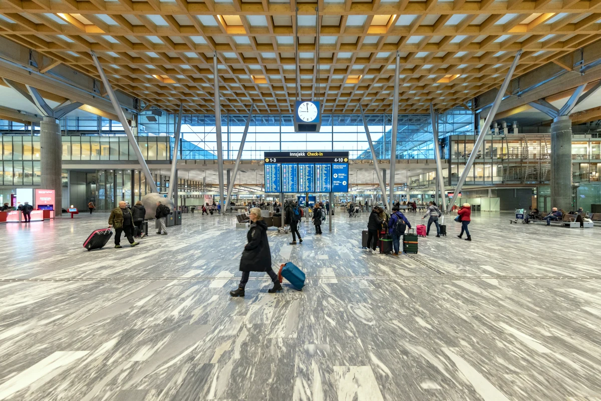 Norweska policja zatrzymała w poniedziałek wieczorem na lotnisku w Oslo obywatela Polski. W trakcie rejsu z Krakowa miał agresywnie zachowywać się wobec załogi i pasażerów.