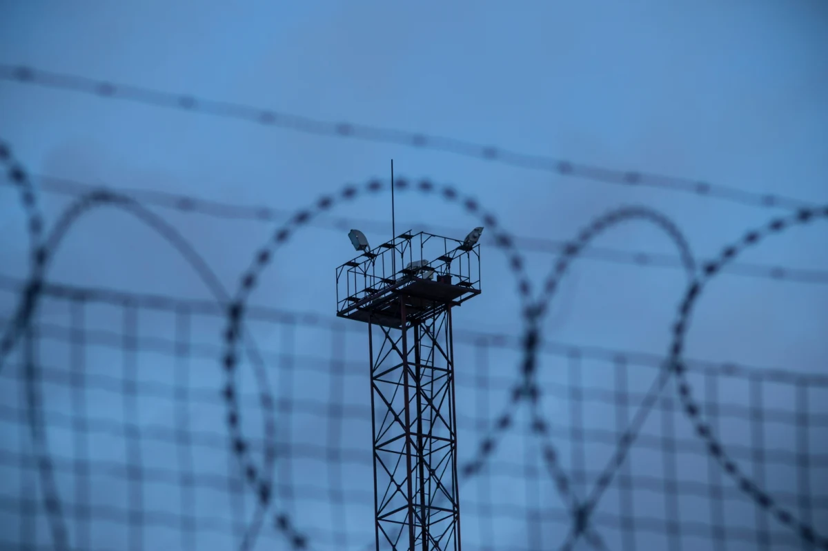 Około 1500 bojowników Państwa Islamskiego zostało uwolnionych z więzienia w syryjskim Asz-Szaddadzie. Według doniesień Syryjskich Sił Demokratycznych za akcją stoją grupy powiązane z władzami w Damaszku. Sytuacja na wschodzie Syrii pozostaje napięta, a walki między siłami rządowymi a Kurdami trwają mimo niedawno zawartego porozumienia.