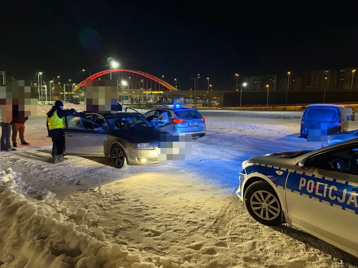 Funkcjonariusze z Pomorza zatrzymali grupę pseudokibiców, którzy w nocy z 17 na 18 stycznia zniszczyli kilkanaście elewacji w Wejherowie, Gdyni i powiecie puckim. Sprawcy malowali na budynkach symbole antagonistycznych drużyn piłkarskich.