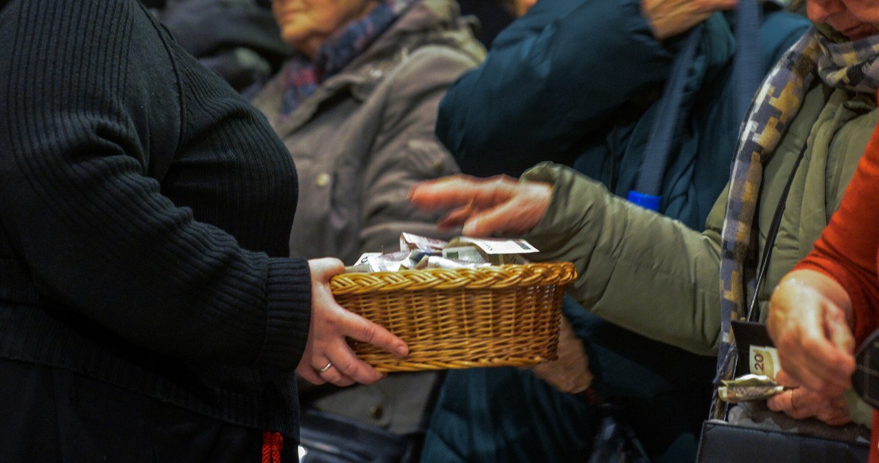 Ksiądz z Małopolski rozliczył się z kopert. Padły konkretne kwoty