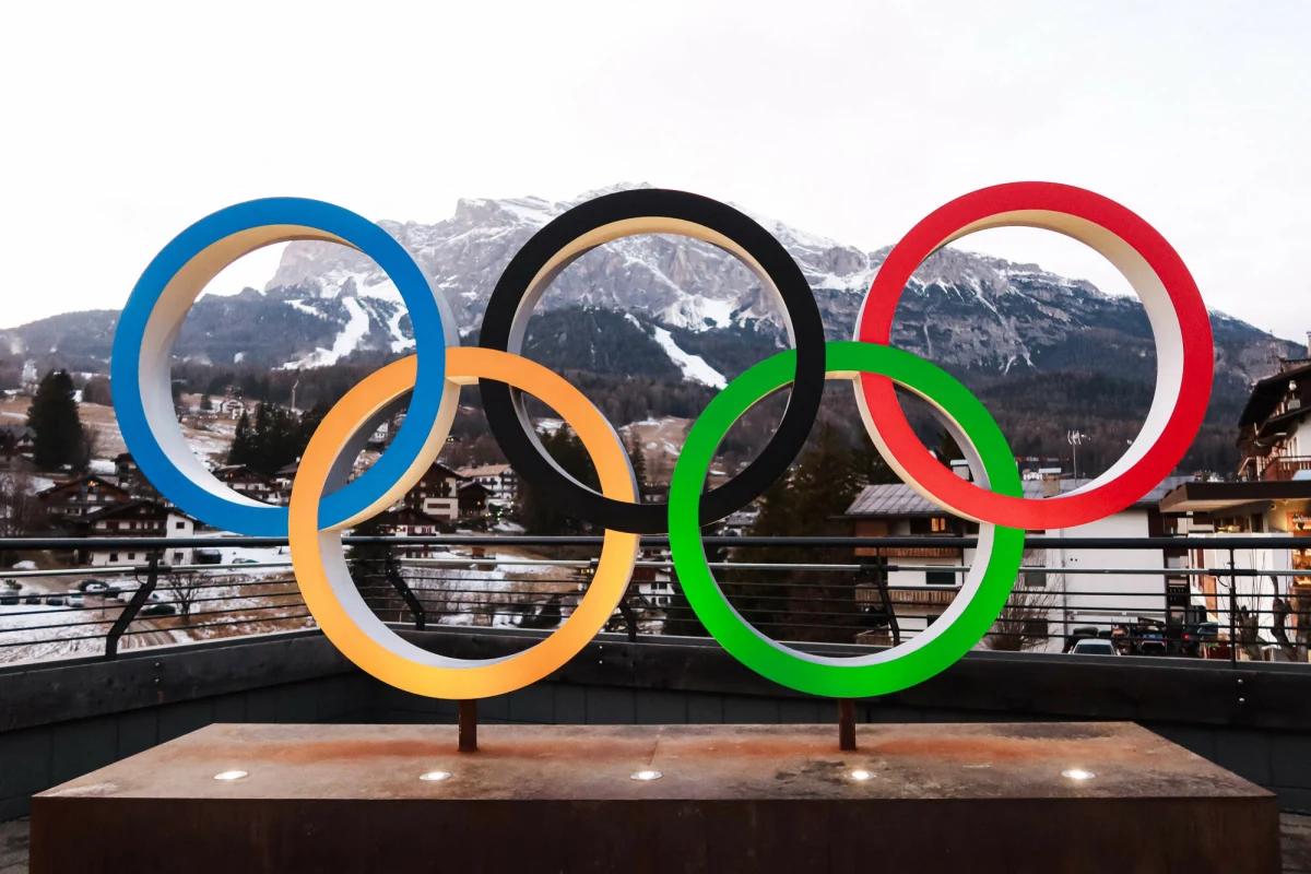 To jedna z dwóch głównych wiosek olimpijskich zimowych igrzysk 2026 roku. W Cortinie d'Ampezzo sportowcy zamieszkają w 377 mobilnych domkach w cichej dolinie, około godziny spacerem od miasta. 