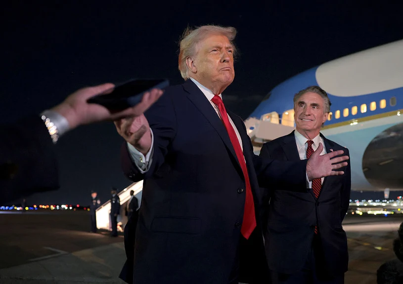 Myli opinie z faktami, kłamie i dezinformuje. Podsumowują rok Trumpa