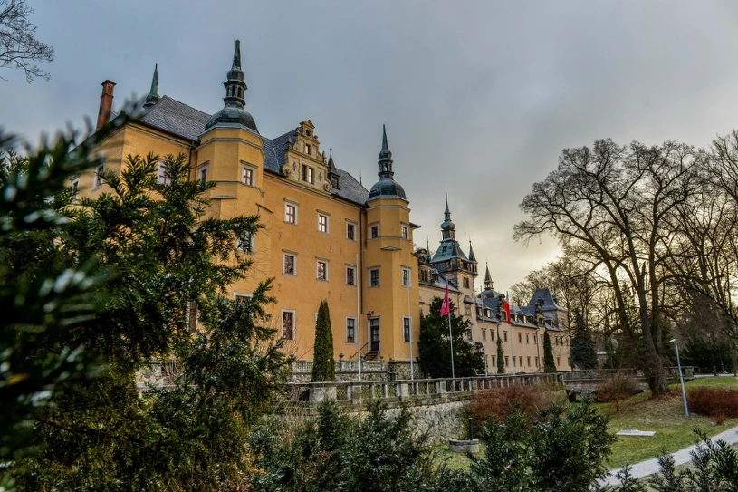 Drugie życie starych rezydencji. Zamki i pałace zapraszają na relaks i noclegi