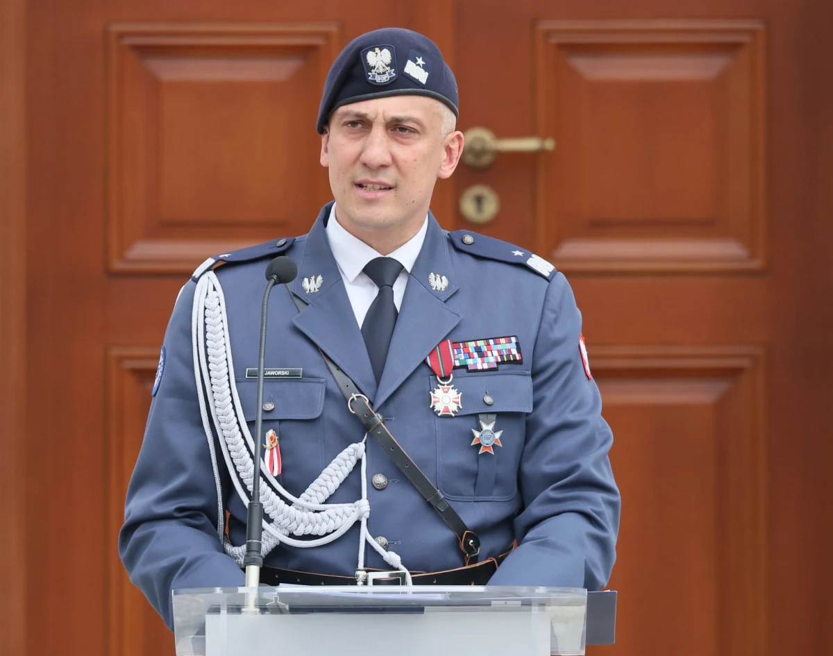 Jest postępowanie dyscyplinarne wobec komendanta Służby Ochrony Państwa gen. bryg. Radosława Jaworskiego - informuje MSWiA. W związku z tym został on zawieszony w pełnieniu czynności służbowych. W SOP prowadzona była wieloaspektowa kontrola, a gen. Jaworski przebywał na zwolnieniu lekarskim. Jak dowiedzieli się reporterzy RMF FM, powodem są wątpliwości dotyczące polityki finansowej i kadrowej prowadzonej przez generała. 