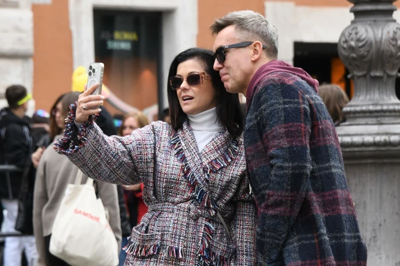 Gwiazda przyciąga wzrok na nartach. Na stoku widać tylko ją