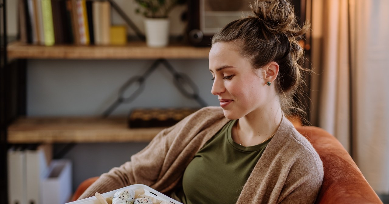 Nie wszystko do plastiku. Sprawdź, gdzie wyrzucić opakowania po jedzeniu