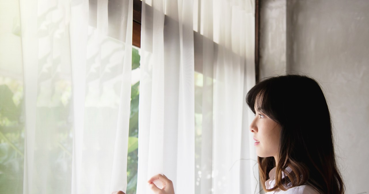 Dlaczego bogaci ludzie nie zasłaniają okien? To nie tylko kwestia wyglądu