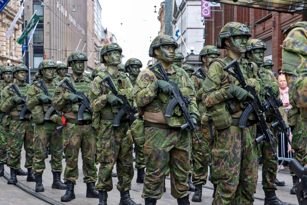 Prezydent Ukrainy Wołodymyr Zełenski wezwał do utworzenia wspólnych sił obronnych Ukrainy i Europy, które mogłyby liczyć nawet do trzech milionów żołnierzy. Propozycja padła w kontekście rosnącego zagrożenia ze strony Rosji. Projekt zakładający stworzenie wielkiego sojuszu militarnego bez udziału Stanów Zjednoczonych jest coraz szerzej omawiany w Europie.