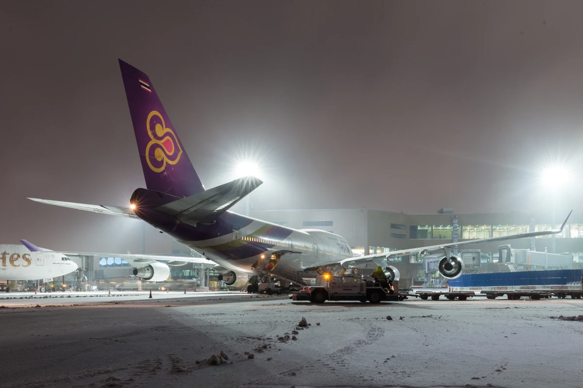 Wtorkowa aukcja dotycząca sprzedaży 100 procent udziałów w spółce DME Holding, właściciela kluczowych aktywów lotniska Domodiedowo pod Moskwą, została uznana za nieważną. Do przetargu zgłosił się tylko jeden uczestnik, który nie został dopuszczony do licytacji. Inwestor wydaje się bardzo tajemniczy.