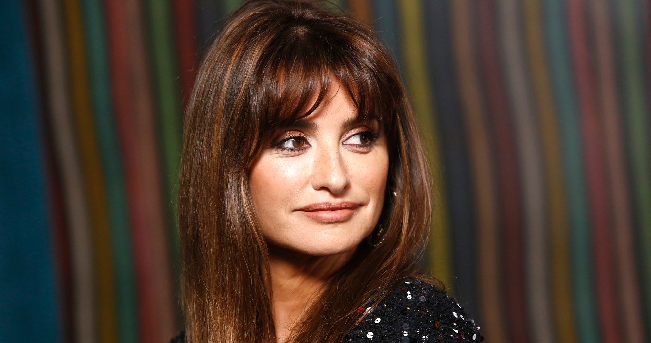 Oto najmodniejsza grzywka dla cienkich włosów. W 2026 postaw na wispy bangs