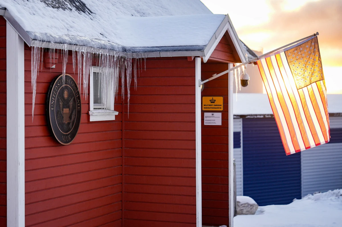 Co w Davos powie na temat Grenlandii Donald Trump? Prezydent USA wywołał niemałe zamieszanie międzynarodowe, elektryzując Grenlandczyków i Europę, która w ramach partnerstwa ośmiu państw chce bronić wyspy należącej do Królestwa Danii. Przewidywania dotyczące środowej przemowy przywódcy Stanów Zjednoczonych są raczej pesymistyczne. Wielu obserwatorów spodziewa się podtrzymania twardego stanowiska Trumpa, ale sam prezydent Stanów Zjednoczonych zamieścił w mediach społecznościowych pewną wskazówkę odnośnie swojej pozycji negocjacyjnej. Może wcale nie będzie tak źle?