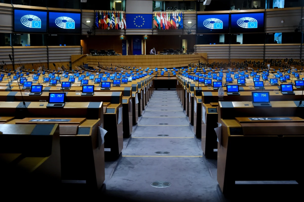 Czy uda się zamrozić wdrażanie umowy z Mercosurem? Eurodeputowani będą głosować w Strasburgu nad skierowaniem umowy do TSUE, by unijny trybunał sprawdził jej zgodność z unijnym prawem. Przyjęcie tego wniosku oznaczać będzie, że umowa trafi do zamrażarki nawet na dwa lata, bo tyle trwa procedowanie w TSUE. Gdy wniosek przejdzie, wstrzymane zostanie dalsze procedowanie umowy. 