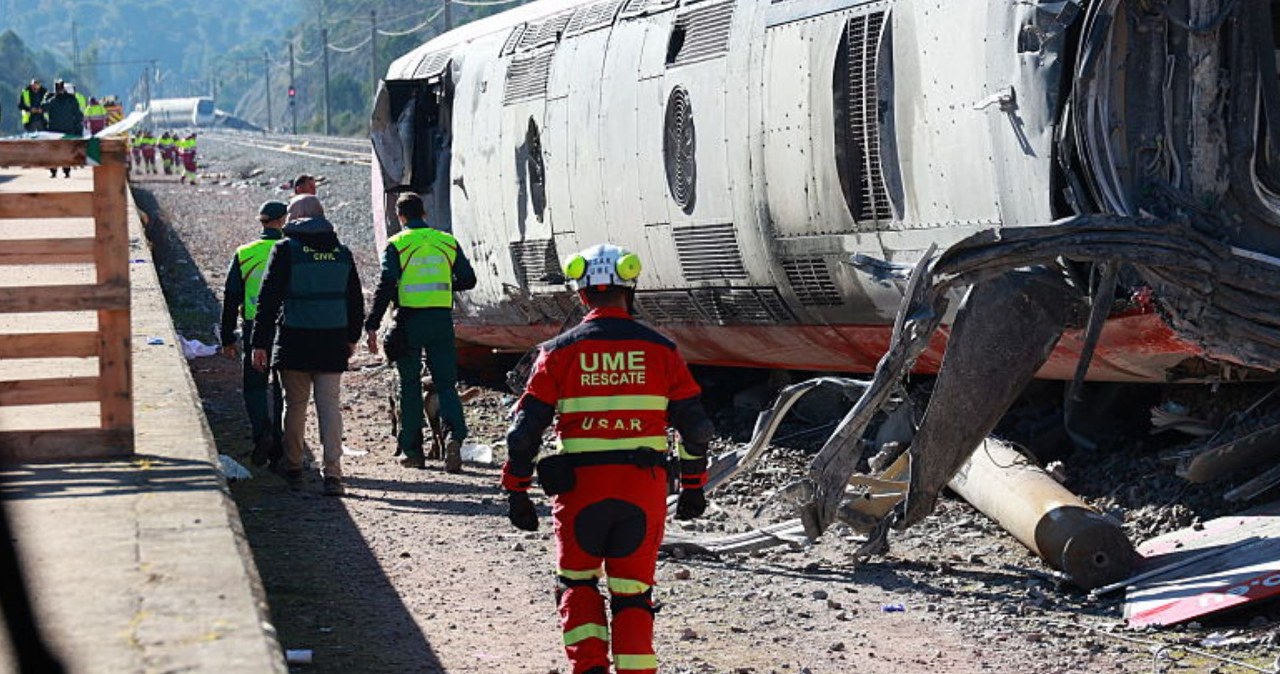 Dwa razy prosił, żeby zatrzymali pociągi. Nagranie z katastrofy w Hiszpanii