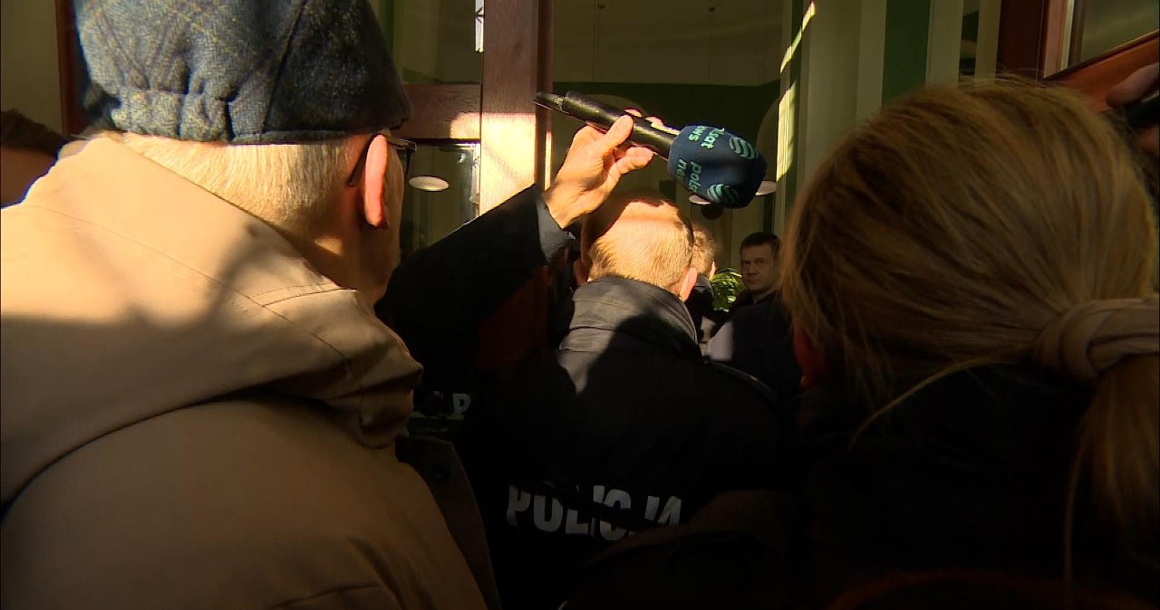 wiadomości,aktualności,Interia Policja weszła do siedziby KRS, wybuchła awantura. Krzyki, przepychanki i wyzwiska
