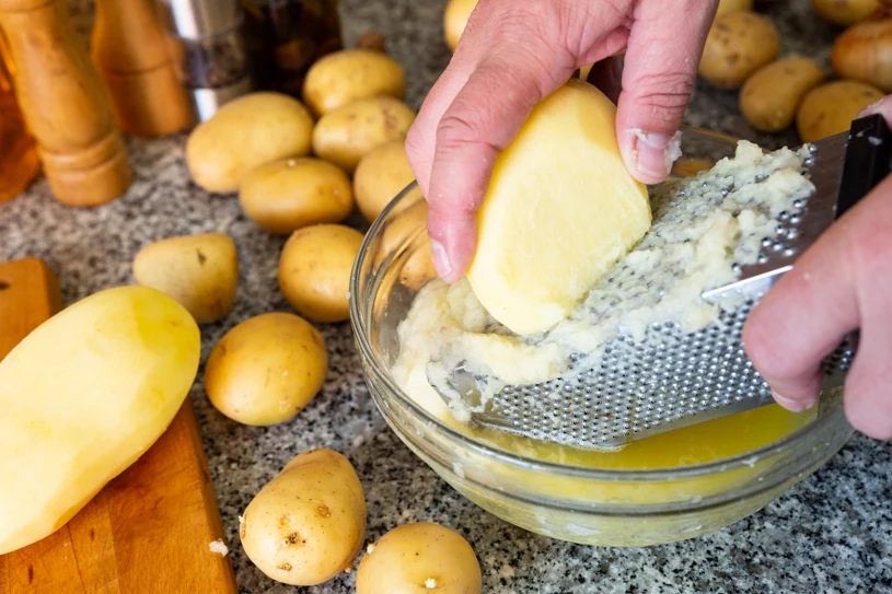 Przyłóż do skóry i poczekaj na działanie. Regeneruje i przynosi ulgę