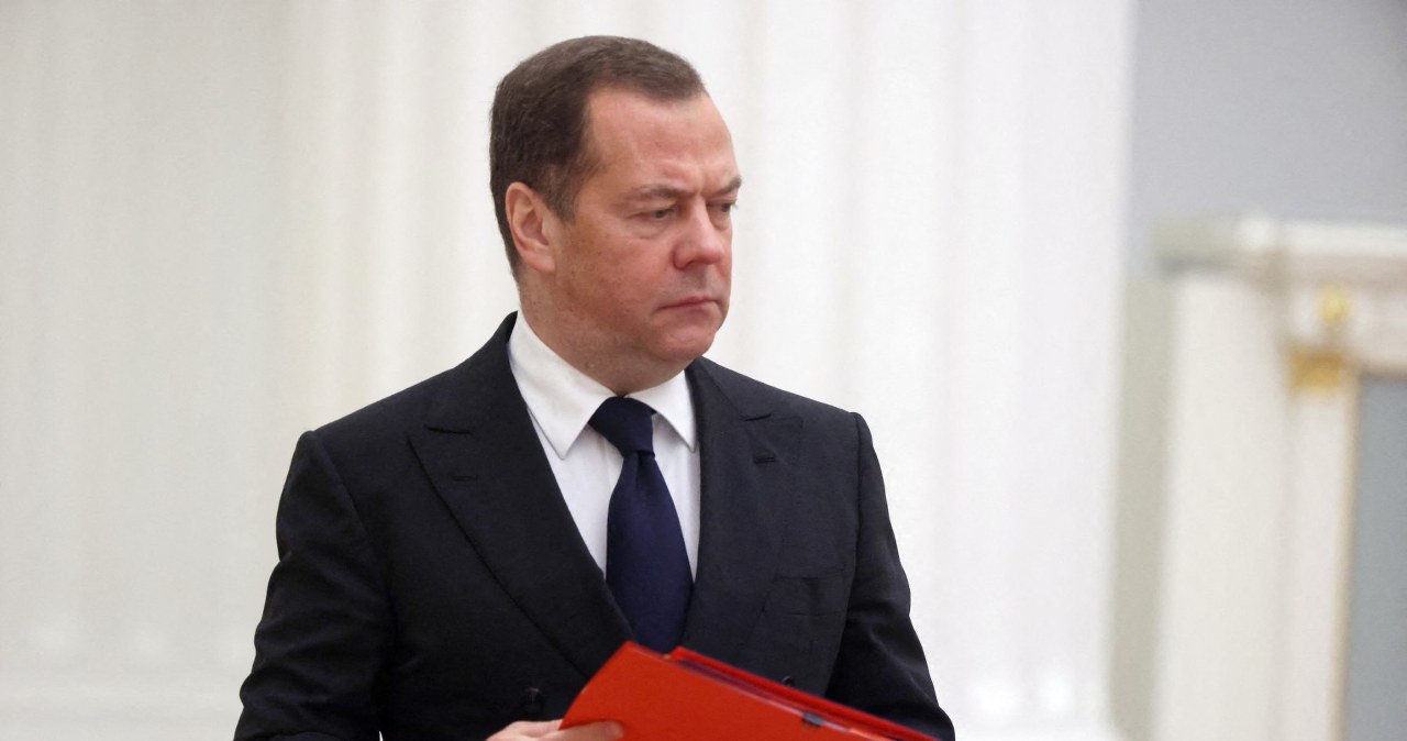 Ma dość bycia "internetowym trollem". Miedwiediew obrał nowy cel