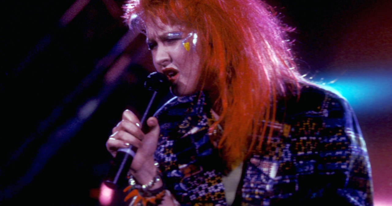 Legendarna Cyndi Lauper robi wyprzedaż szafy! Środki trafią na szczytny cel
