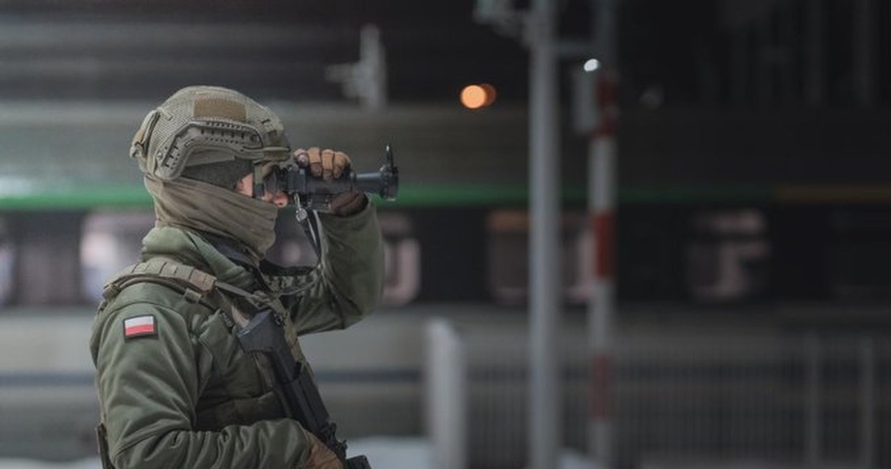 Operacja „Horyzont”. Żołnierz WOT uratował pasażerkę pociągu