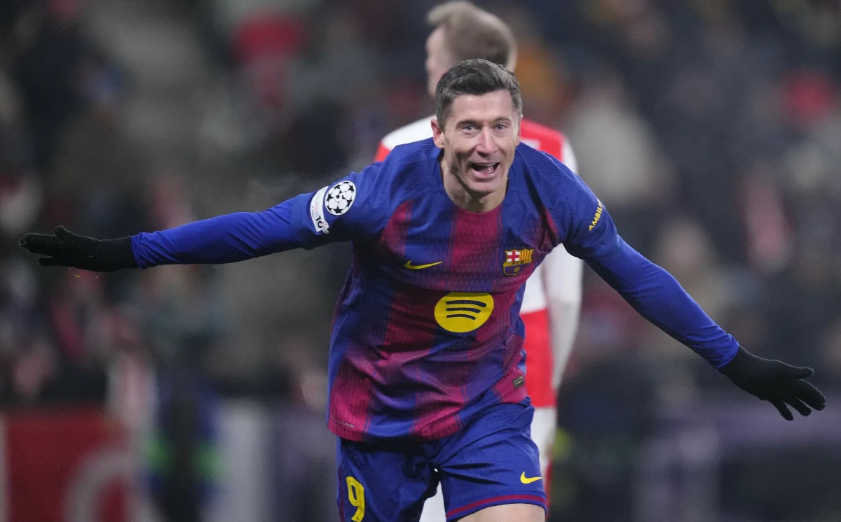 Najpierw był gol samobójczy, do szatni. W drugiej połowie Robert Lewandowski zdobył jednak już gola do właściwej bramki i jego Barcelona wygrała w Pradze ze Slavią w 7. kolejce Ligi Mistrzów.
