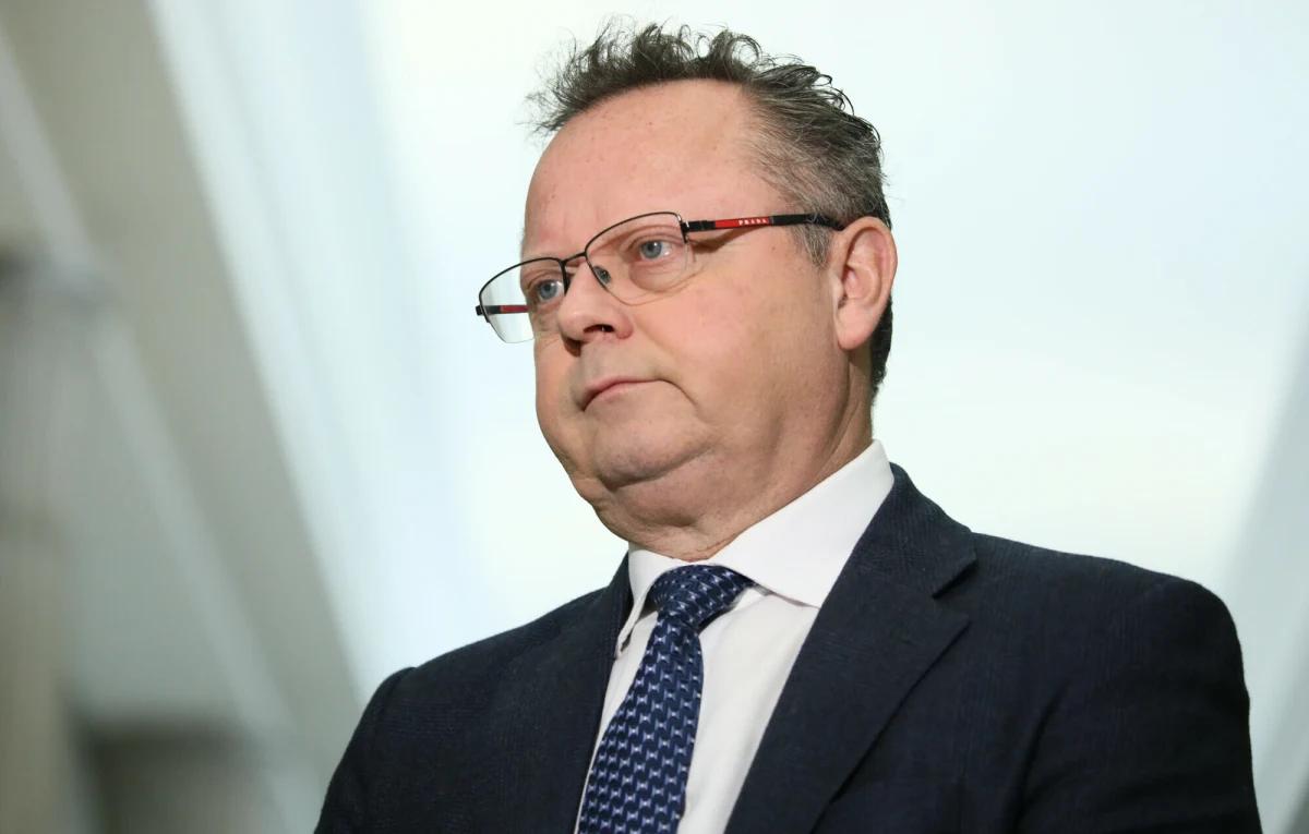 Klub Lewicy zawiesi Andrzeja Szejnę w prawach członka klubu, jeśli polityk nie wytłumaczy się z posiadania luksusowego zegarka - dowiedział się nieoficjalnie dziennikarz RMF FM Kacper Wróblewski. Poseł musi udowodnić, że miał podstawy do niewpisania przedmiotu do swojego oświadczenia majątkowego.