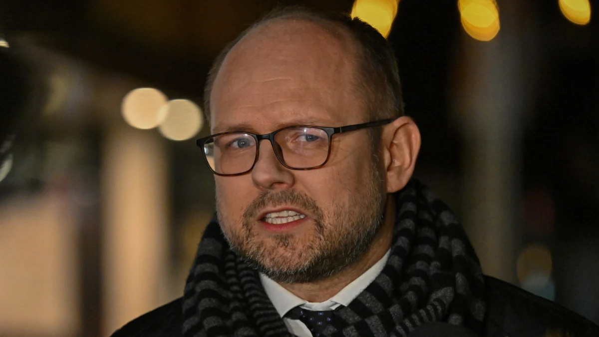 "Prezydent USA potwierdza gwarancje bezpieczeństwa dla Polski, możemy czuć się bezpiecznie" - powiedział Marcin Przydacz, szef prezydenckiego Biura Polityki Międzynarodowej w Porannej rozmowie w RMF FM. Według rozmówcy Tomasza Terlikowskiego z ust prezydenta Trumpa padły "twarde deklaracje" ws. bezpieczeństwa. "Zapewniam was, że Polska może czuć się bezpieczna" - miał zapewniać Donald Trump podczas spotkania z Karolem Nawrockim.