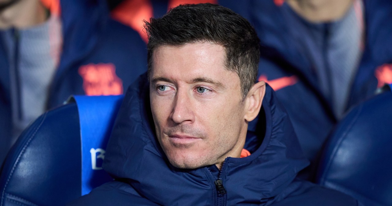 wiadomości,aktualności,Interia Lewandowski musiał oddać statuetkę, sceny po meczu. I niespodziewany problem