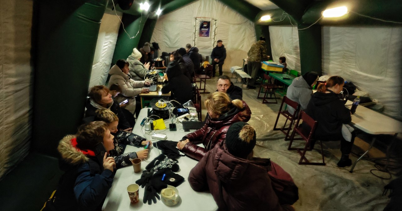 wiadomości,aktualności,Interia Mieszkańcy Kijowa marzną. Brak prądu i ogrzewania, a na zewnątrz siarczysty mróz