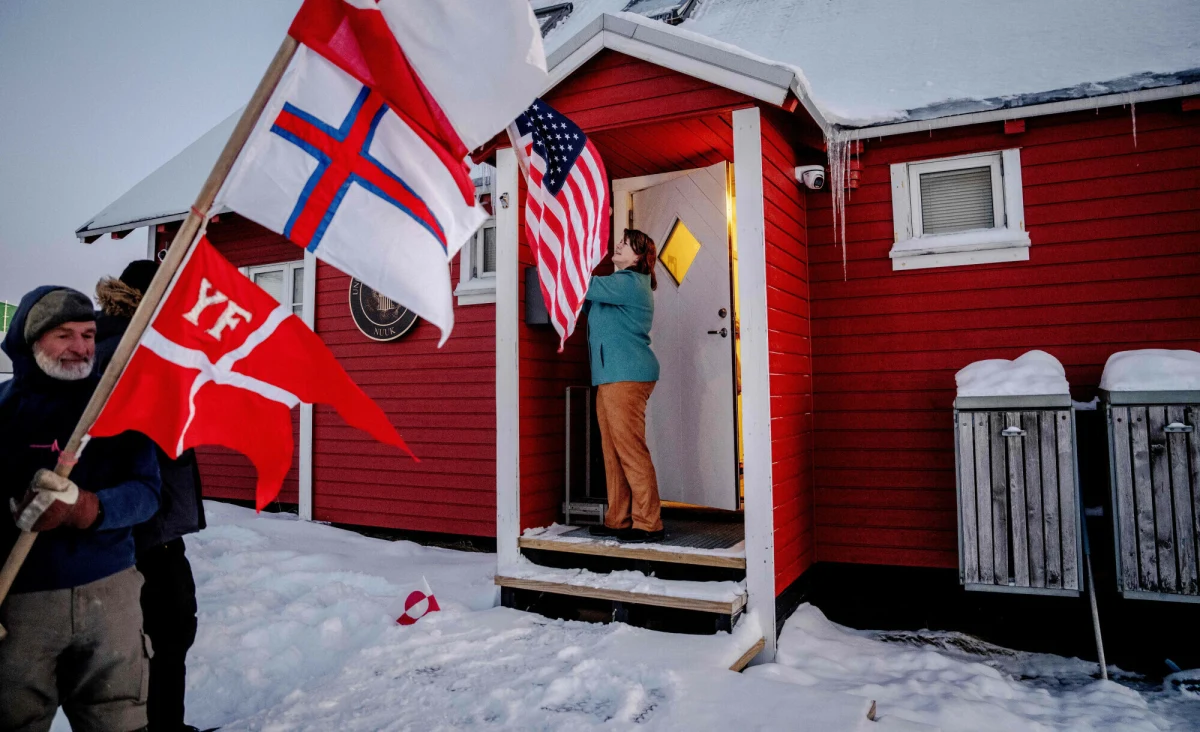 Rząd Grenlandii opublikował broszurę z zaleceniami na wypadek kryzysu, zachęcając obywateli do przygotowania się na ewentualne przerwy w dostawach prądu czy towarów. Choć urzędnicy podkreślają, że nie jest to ostrzeżenie przed nadchodzącym zagrożeniem, publikacja wywołała poruszenie wśród mieszkańców.