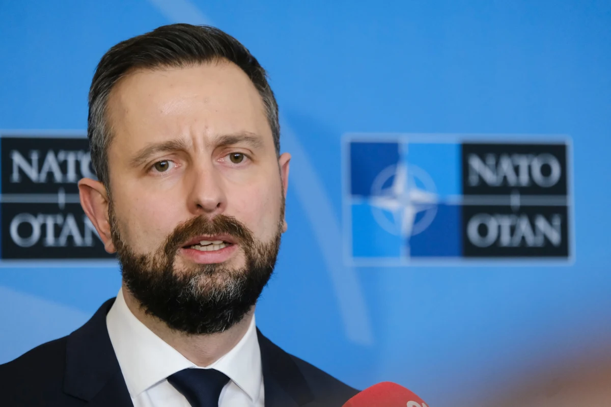 Karol Nawrocki potwierdził swoją obecność podczas podpisywania dokumentu założycielskiego Rady Pokoju, inicjatywy Donalda Trumpa. Jednak polski prezydent nie złoży podpisu pod dokumentem. Decyzję tę pochwalił wicepremier i szef MON Władysław Kosiniak-Kamysz, podkreślając, że Polska musi działać zgodnie z konstytucją i interesem narodowym. "To dobre posunięcie. Nasze porady trafiły do prezydenta" - powiedział Kosiniak-Kamysz.