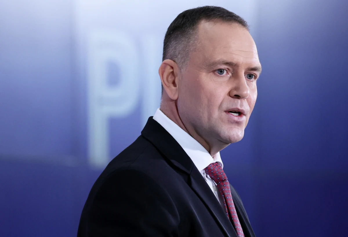 ​Prezydent Karol Nawrocki podczas Światowego Forum Ekonomicznego w Davos ostrzegł, że Rosja pozostanie poważnym zagrożeniem dla Europy, niezależnie od ewentualnego zawarcia pokoju z Ukrainą. W rozmowie z telewizją CNBC podkreślił konieczność wzmacniania obronności i solidarności państw regionu, wskazując na trwającą wojnę hybrydową oraz presję ze strony Moskwy.