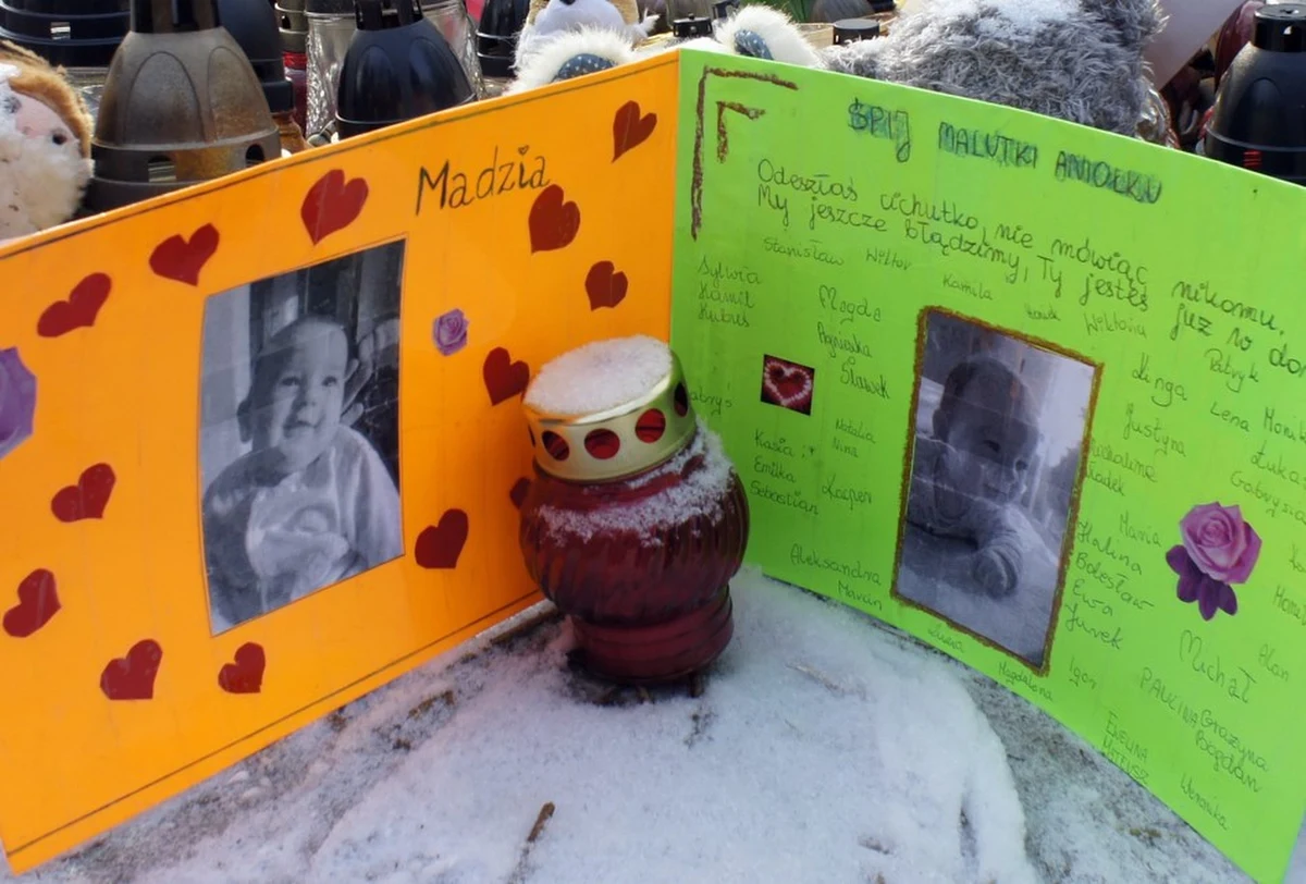 To była tragedia, która poruszyła cały kraj, a przez tygodnie nie schodziła z nagłówków mediów. 24 stycznia mija 14 lat od zaginięcia małej Madzi z Sosnowca. Jej matka długo utrzymała, że dziecko ktoś porwał. W poszukiwania 6-miesięcznej dziewczynki zaangażowana była cała Polska. Ostatecznie Katarzyna W. została skazana za zabójstwo córki, odsiaduje wyrok 25 lat więzienia. Tymczasem widzowie mają ostatnią szansę, by obejrzeć głośny dokument "Sprawa matki Madzi" na Netfliksie – produkcję, która zrekonstruowała kulisy tej bulwersującej sprawy.