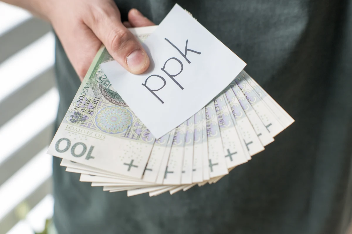 Pracownicze Plany Kapitałowe notują historyczne wzrosty. W 2025 roku wartość aktywów netto PPK przekroczyła 45 miliardów złotych, a zyski uczestników sięgnęły nawet 205 procent - poinformował w czwartek PFR Portal PPK. Program przyciąga coraz więcej Polaków i cudzoziemców.