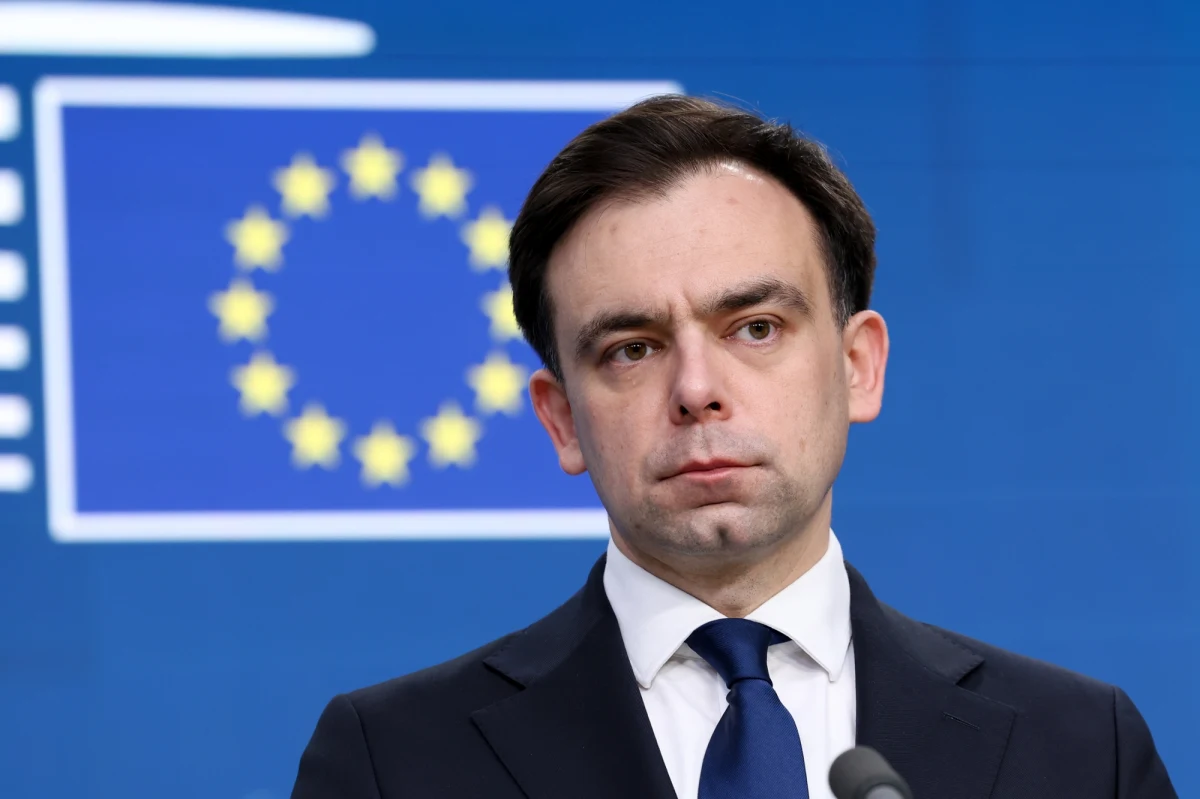 Minister finansów i gospodarki Andrzej Domański stanowczo wyklucza możliwość przeznaczenia miliarda dolarów z budżetu państwa na członkostwo w tworzonej przez Donalda Trumpa Radzie Pokoju. W rozmowie z dziennikiem "Rzeczpospolita" podkreślił, że państwo ma obecnie ważniejsze wydatki, a jakiekolwiek decyzje w tej sprawie wymagałyby szerokiej analizy prawnej i formalnej zgody rządu.