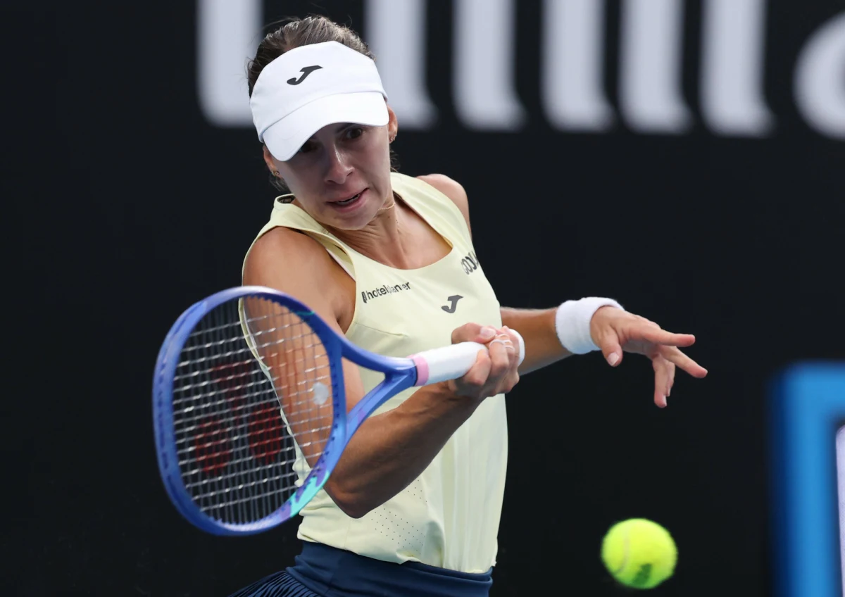 Magda Linette pożegnała się z turniejem singlowym Australian Open. W piątkowy poranek Polka odpadła w trzeciej rundzie, przegrywając z rozstawioną z numerem 19. czeską tenisistką Karoliną Muchovą 1:6, 1:6. Spotkanie trwało 63 minuty.
