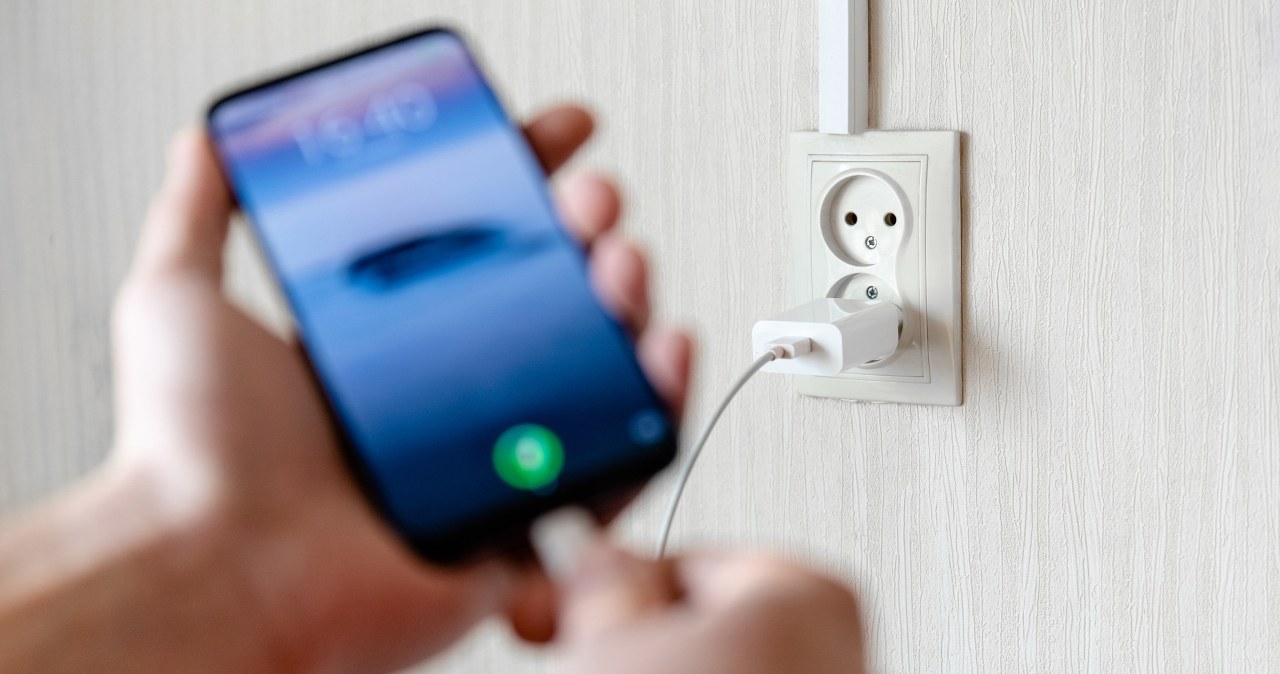 Telefony z baterią, które wytrzymają choćby tydzień bez ładowania