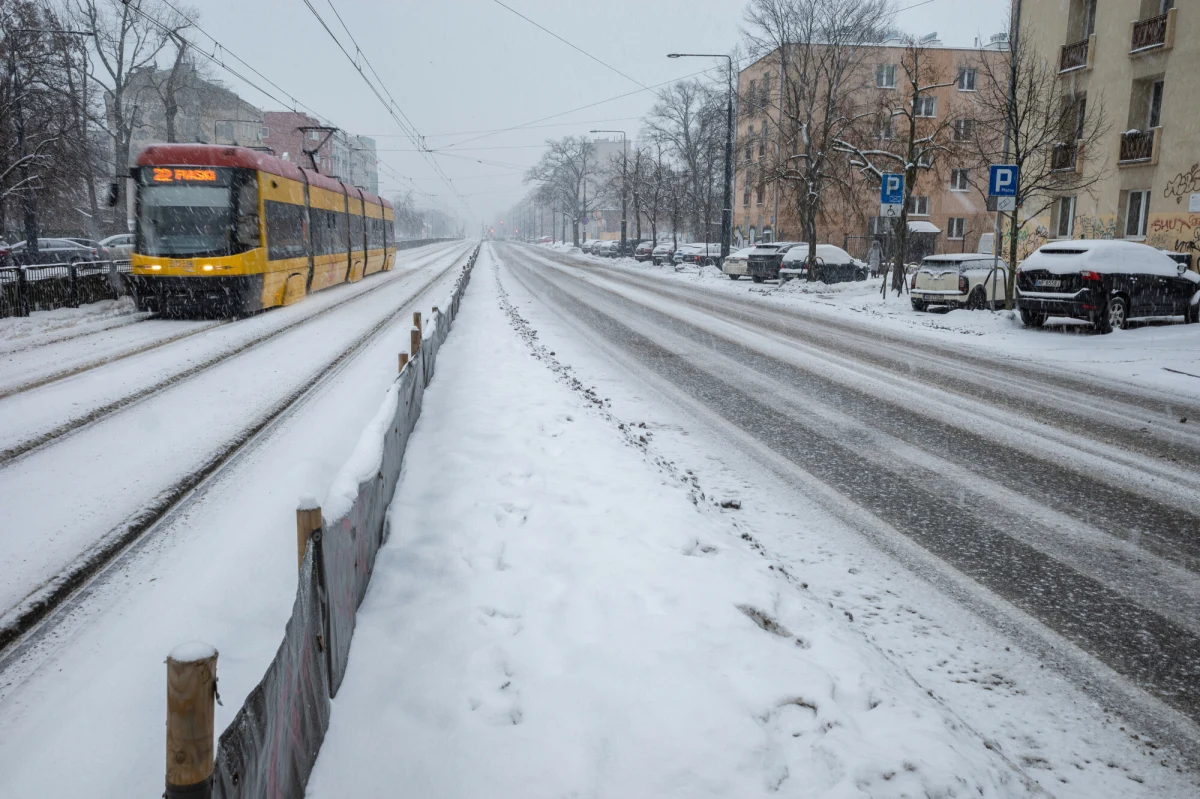 Zima uderza z niespotykaną siłą w większość Stanów Zjednoczonych oraz Europę Wschodnią. Meteorolodzy alarmują: nadchodzące tygodnie przyniosą rekordowe mrozy, obfite opady śniegu i niebezpieczne oblodzenia. Wszystko przez rozciągnięty wir polarny, napędzany przez ocieplającą się Arktykę i rekordowo niski poziom lodu morskiego. Czy czeka nas pogodowy armagedon?