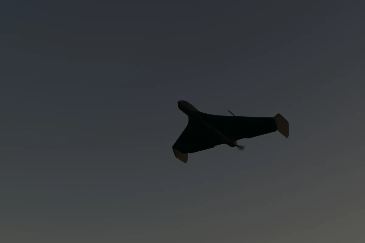 Rosyjskie drony coraz częściej wykorzystują w atakach na Ukrainę konstelację satelitów Starlink budowaną przez Elona Muska. Dzięki temu bezzałogowce stają się trudniejsze do wykrycia i zneutralizowania przez ukraińską obronę.