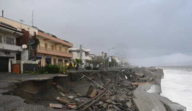 Fale jak kilkupiętrowe budynki. Włosi nie mogą się otrząsnąć po ataku żywiołu
