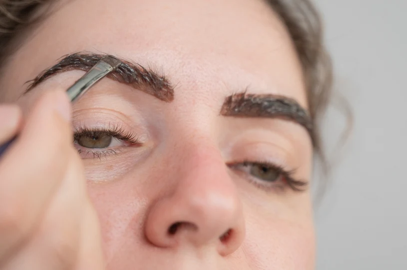 Robię sobie hennę brwi od kilkunastu lat. Oto moje niezawodne patenty