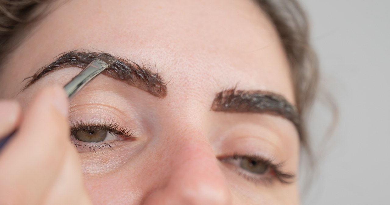 Robię sobie hennę brwi od kilkunastu lat. Oto moje niezawodne patenty