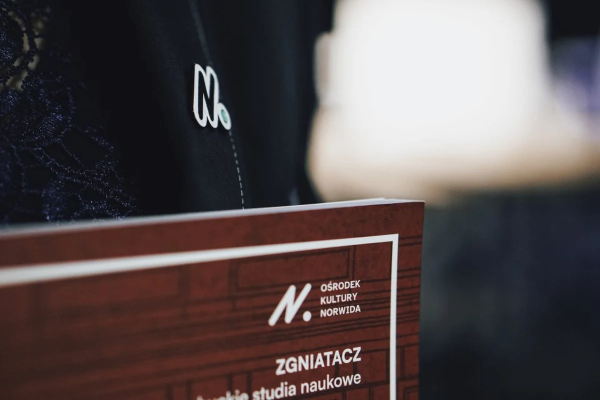 Kiedyś śpiewano: "O Nowej to Hucie piosenka". Na tę samą melodię można teraz zaintonować: "O Nowej to Hucie magazyn". Bogdan Zalewski rozmawia o trzecim numerze pisma „Zgniatacz. Nowohuckie Studia Naukowe”. To wydawnictwo, które w nowoczesny sposób opowiada o dzielnicy Krakowa, o jej historii, kulturze i tożsamości. Najnowszy numer skupia się na relacji między kulturą a przemysłem i pokazuje, jak ten związek wpływał – i wciąż wpływa – na codzienne życie mieszkańców. 