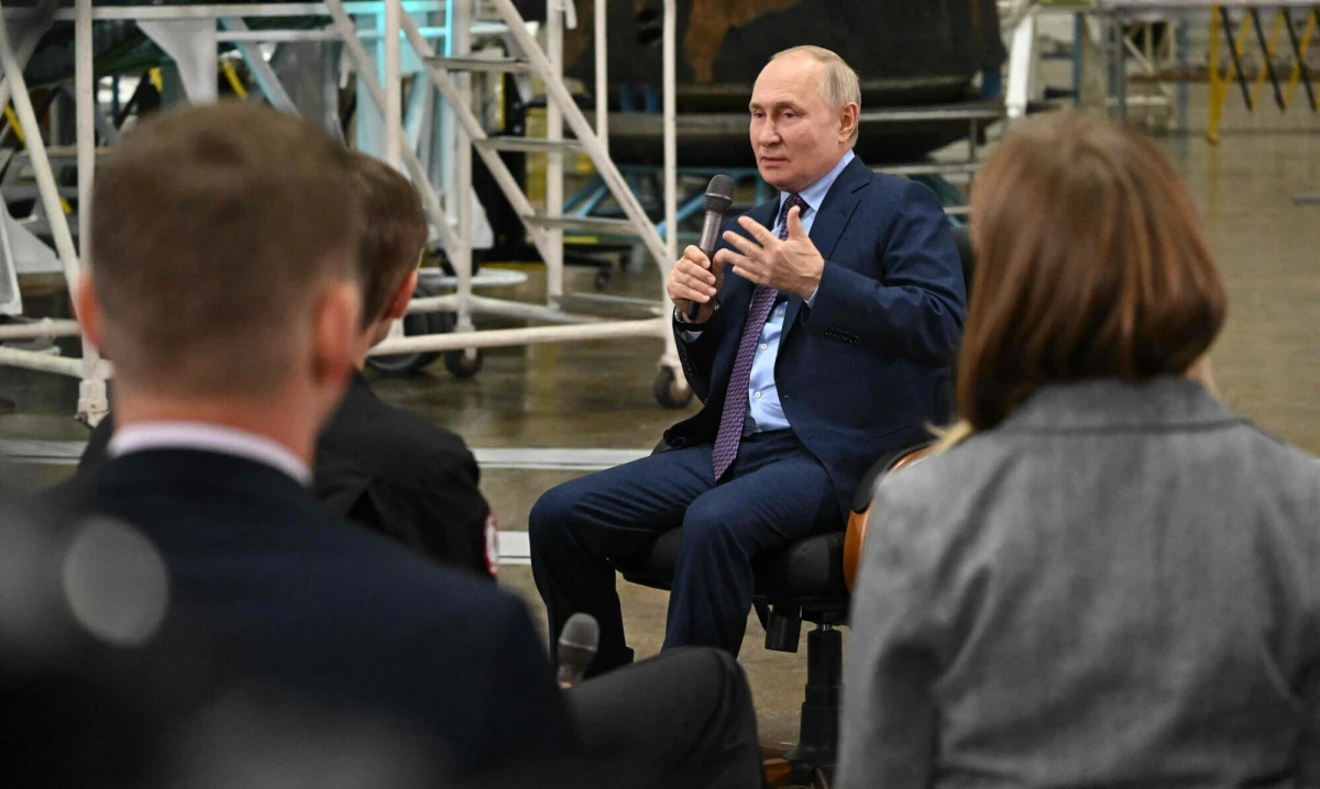 Rosja opracowuje system monitorowania "społecznych i psychologicznych reakcji" obywateli na decyzje władz - informuje serwis The Moscow Times. Prace nad narzędziem, w które zaangażowani zostali naukowcy, prowadzone są w Narodowym Centrum Fizyki i Matematyki.